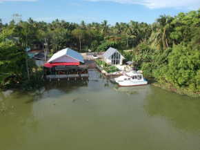 Boat house marina restaraunt and homestay